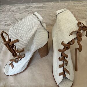 Chinese laundry like new heels